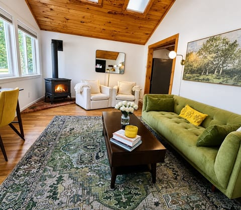 Lakeview Cabin: Hot Tub & Saloon