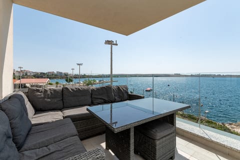 Apartments Luxury Beachfront with Sea View - Unit 379074-13