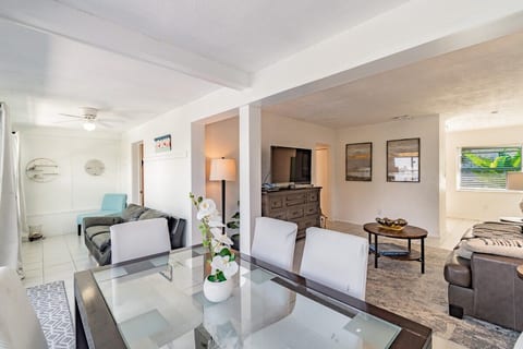 Waterfront 2/1 Apt. Ozona/Palm Harbor (Beachcomber image 3