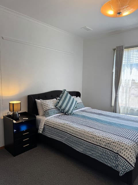 3BR Airport Stay 10 min to Melbourne Airport image 2