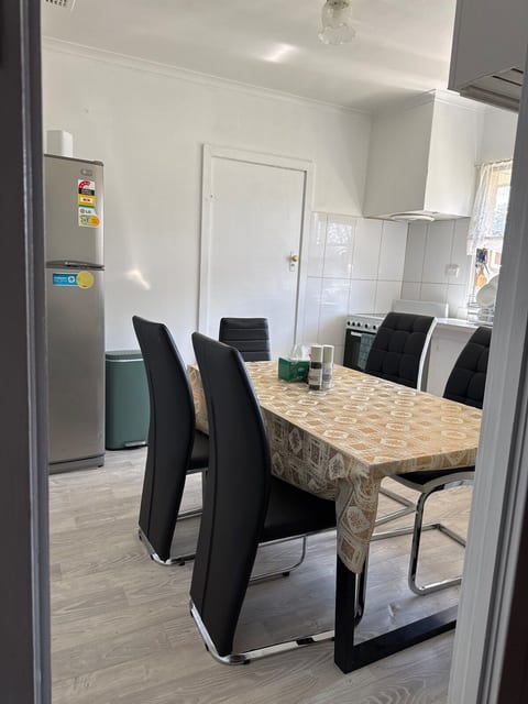 3BR Airport Stay 10 min to Melbourne Airport