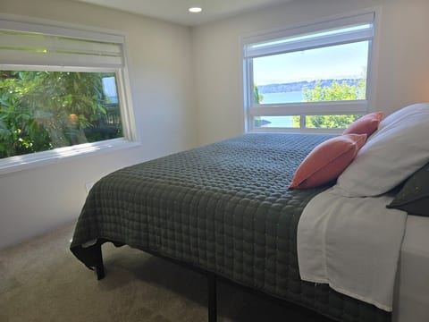 Waterview Escape with Ferry & Sunset Views image 4