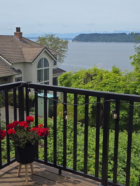 Waterview Escape with Ferry & Sunset Views image 2