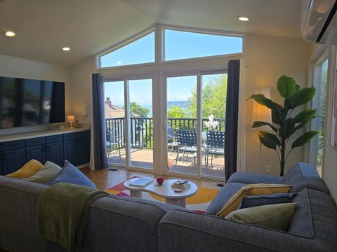 Waterview Escape with Ferry & Sunset Views image 3
