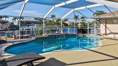 Lupita, boat lift, dock, heated south facing pool