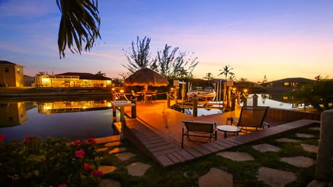 Lupita, boat lift, dock, heated south facing pool