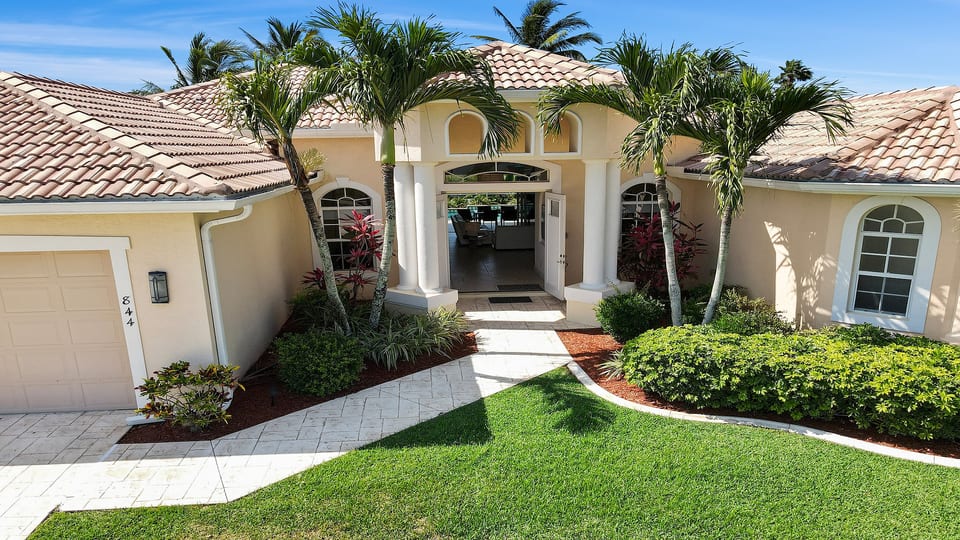 Camille with Boat, MUST SEE, modern furniture,Pool - Cape Coral