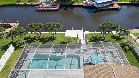 Coral Sunshine - large south terrace with pool/spa