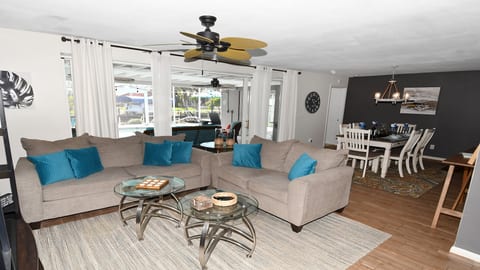 Coral Sunshine - large south terrace with pool/spa