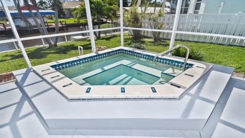 Coral Sunshine - large south terrace with pool/spa