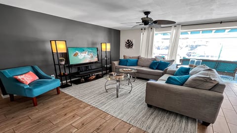 Coral Sunshine - large south terrace with pool/spa
