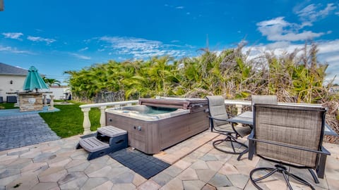 Golden Globe - luxury on the canal with pool/spa