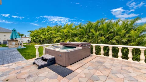 Golden Globe - luxury on the canal with pool/spa