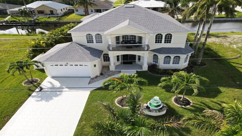 Golden Globe - luxury on the canal with pool/spa
