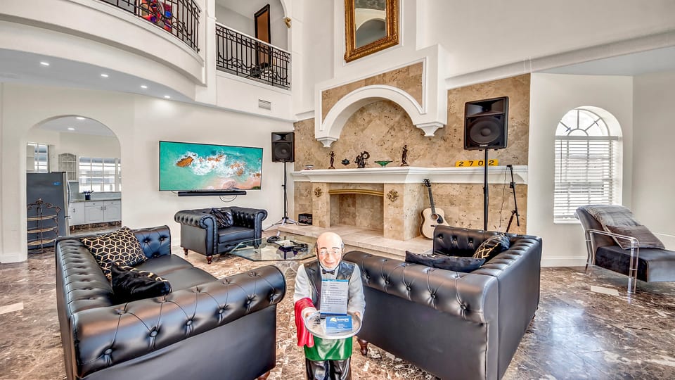 Golden Globe - luxury on the canal with pool/spa - Cape Coral