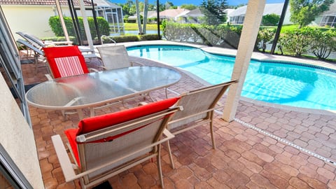 Altaira - Top Location, Lake View, Pool, Spa,4 Bed