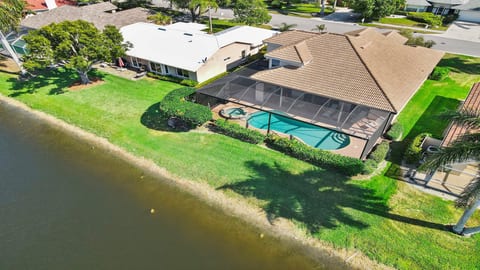 Altaira - Top Location, Lake View, Pool, Spa,4 Bed