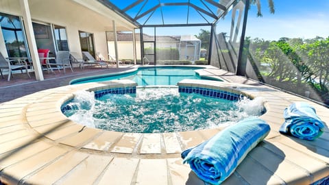 Altaira - Top Location, Lake View, Pool, Spa,4 Bed