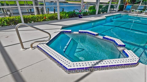 Seascape - Spa/Whilrpool, South Terrace, 4 Bedroom