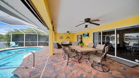 Casa de La Vista – Pool & Spa with lakefront view