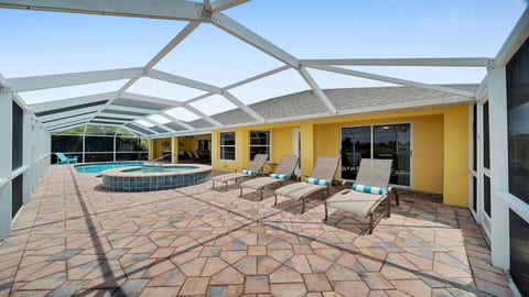 Casa de La Vista – Pool & Spa with lakefront view