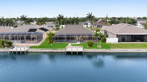 Casa de La Vista – Pool & Spa with lakefront view