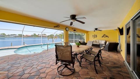 Casa de La Vista – Pool & Spa with lakefront view