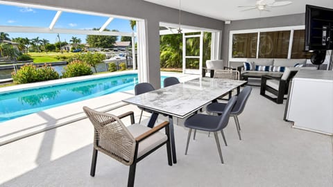 Mei Jing – Waterfront Pool and Tiki Hut-must see