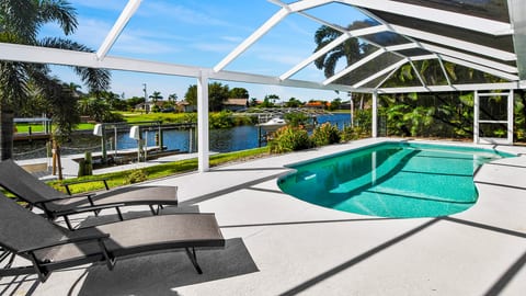 Mei Jing – Waterfront Pool and Tiki Hut-must see