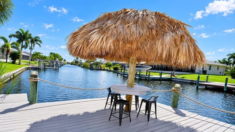 Mei Jing – Waterfront Pool and Tiki Hut-must see