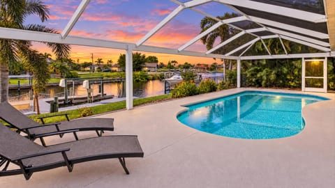 Mei Jing – Waterfront Pool and Tiki Hut-must see