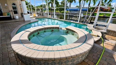 Almare – Gulf Access, Pool, Spa & Boat Dock