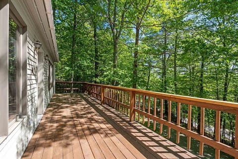 SOUTH FACING DECK