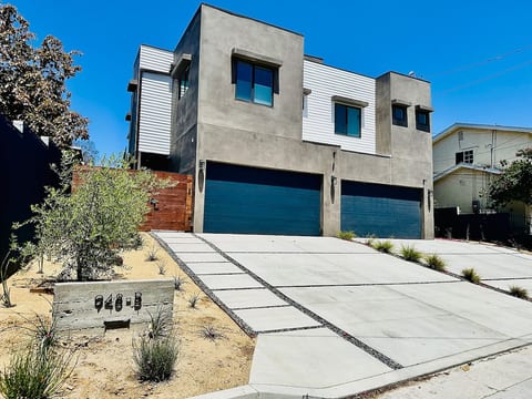 Private gated townhome near SoFi Stadium image 5