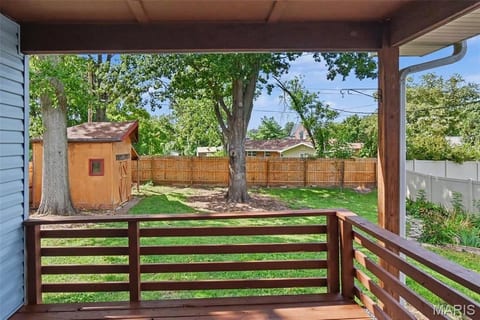 Modern South County retreat with fenced yard image 5