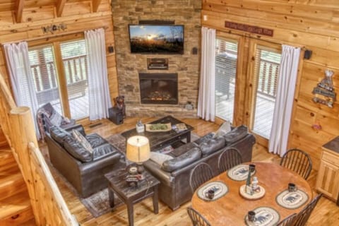 Smokies Escape Pristine Cabin has ALL the Amenities "Smokies Escape" Only 5 minutes from the Parkway!