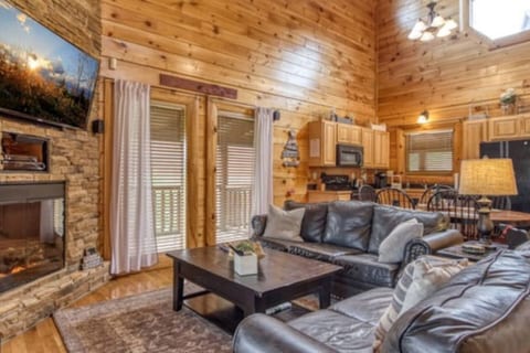 Smokies Escape Pristine Cabin has ALL the Amenities "Smokies Escape" Only 5 minutes from the Parkway!