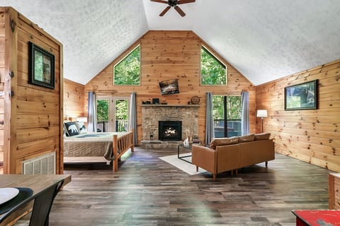 Boogie Bear- Honeymoon Cabin
