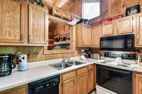Blissful Bear Heaven- Honeymoon Cabin