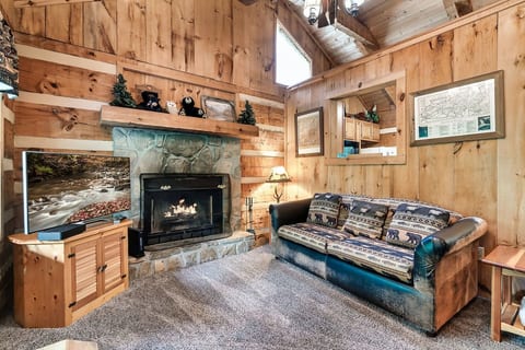 Blissful Bear Heaven- Honeymoon Cabin