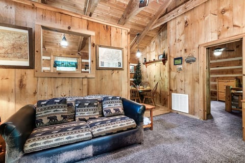Blissful Bear Heaven- Honeymoon Cabin