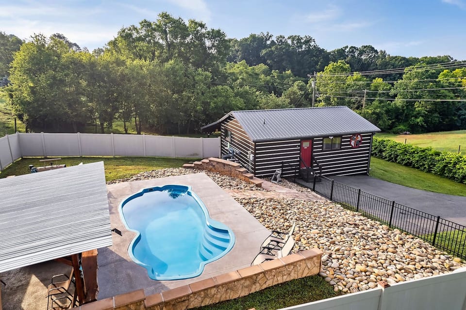 Hideout Haven Hot Tub Private Pool - Sevierville