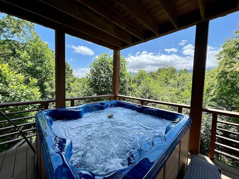 Panoramic Vista- Gatlinburg Hot Tub/ Pool Access