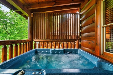 Jazzy's Cajun Cabin/Hot Tub/ Community Pools