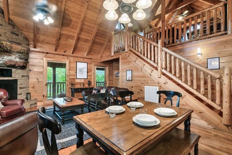 Jazzy's Cajun Cabin/Hot Tub/ Community Pools