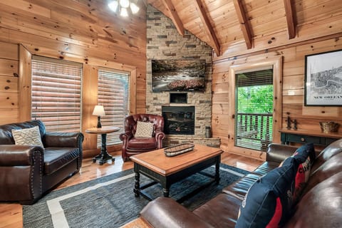 Jazzy's Cajun Cabin/Hot Tub/ Community Pools