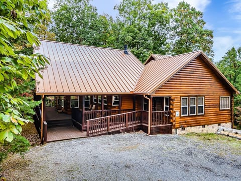 A Step Above Gatlinburg Luxury Cabin