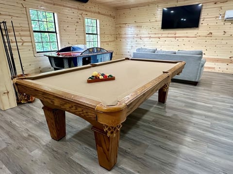 A View To Kill Awesome Views Game Room Hot Tub