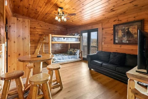Papa Bear Paw Cabin