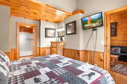 Papa Bear Paw Cabin